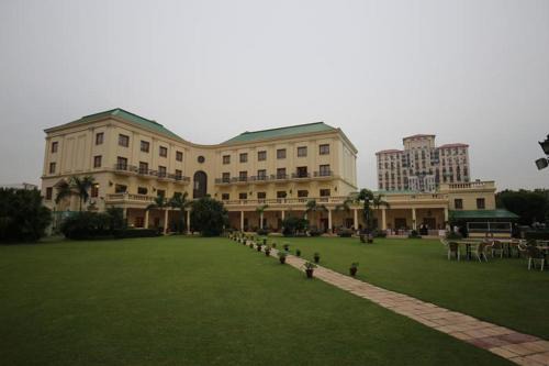 Gurugram Hotel | DLF Club 4