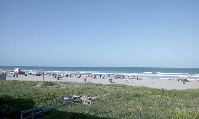 Cocoa Beach Condo | DO YOU LOVE THE BEACH! WE HAVE A PLACE FOR YOU.!
