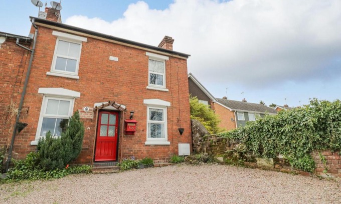 Bewdley House | Dobbies Den