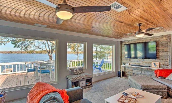 Enchanted Oaks House | Dock and Fire Pit Lakefront Cedar Creek Home!