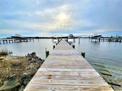 Crystal Coast House | Dock House, Close to Camp Lejeune, water access, DOCK, king bed