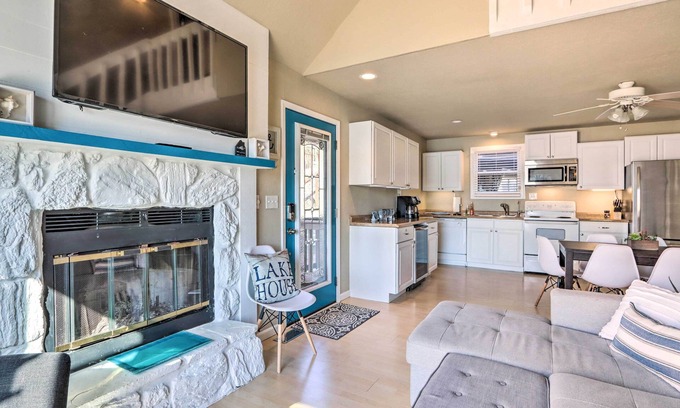 Linn Creek Cottage | Dock + Slip: Lakefront Linn Creek Home!