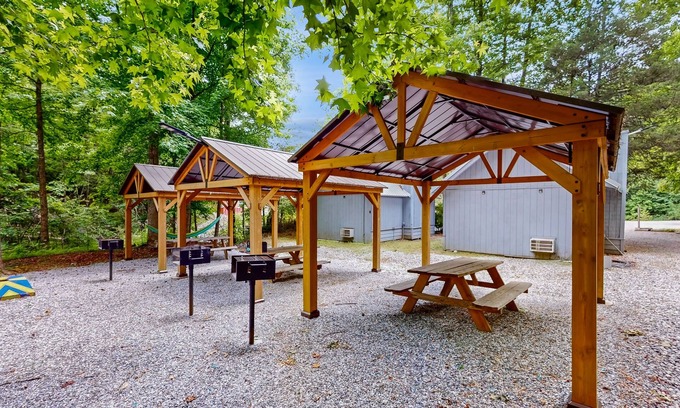 Sautee Nacoochee Cottage | Dog-friendly, cozy cottage retreat w/peaceful surroundings & mountain views