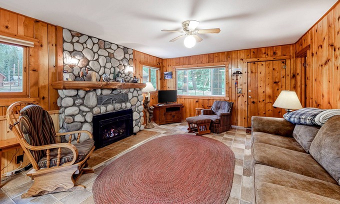 Joseph Cabin | Dog-Friendly Cabin Close to the Lake & Next to Wallowa River w/WiFi, W/D