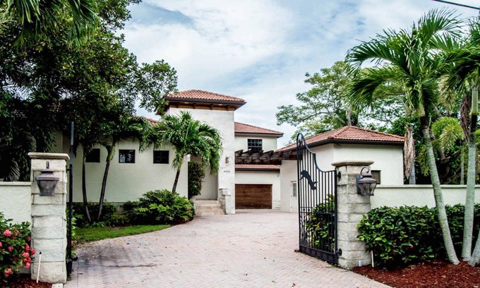 Bay Isle House | Dog-friendly gated spacious Siesta Key Getaway — Pool, Spa, & Mancave.