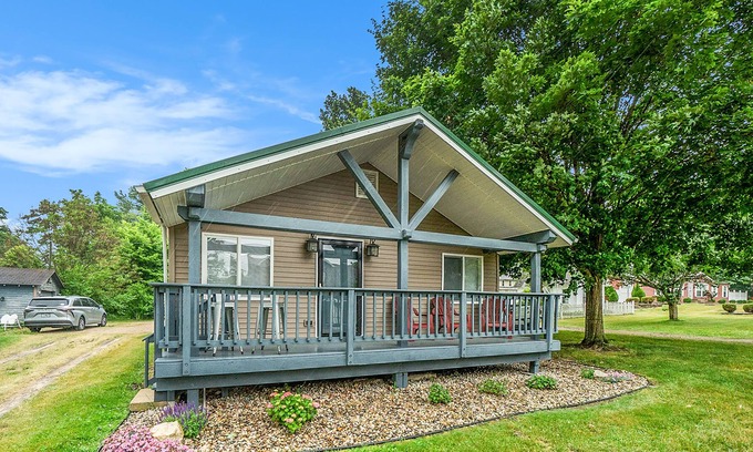 Paw Paw Lake House | Dog-Friendly house near Paw Paw Lake