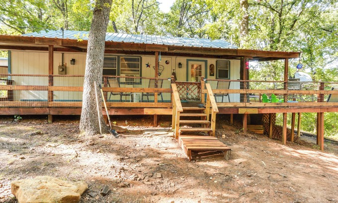 Kingston Cabin | Dog-Friendly Kingston Cabin w/Wraparound Deck!
