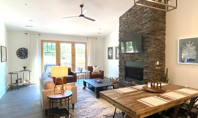Blowing Rock Apartment | Dogwood on Main St, Downtown Blowing Rock, Balcony, Parking