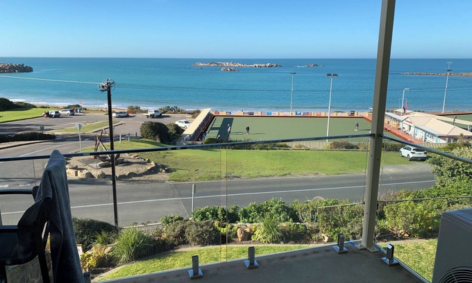 Port Elliot Apartment | Dolphins 7: 'A View To Remember' with Breathtaking Horseshoe Bay Views