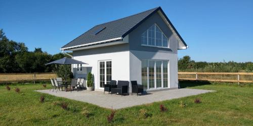 gmina Wysmierzyce House | Dom z basenem nad rzeką PIlicą