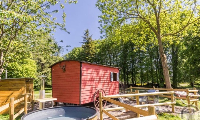 Valambray Ski Chalet | Domaine de Valmeray la roulotte d'Elise