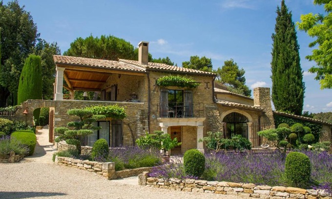 Oppede Bed & Breakfast | Domaine Les Roullets