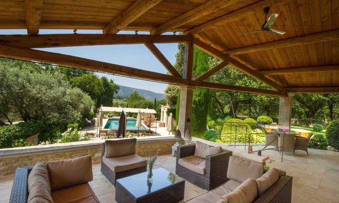 Oppede Bed & Breakfast | Domaine Les Roullets