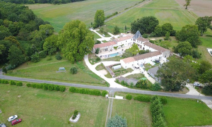 Sainte Gemme Cottage | Domaine privatisé LA FROMIGERE - 36 rooms and 84 beds - Swimming pool
