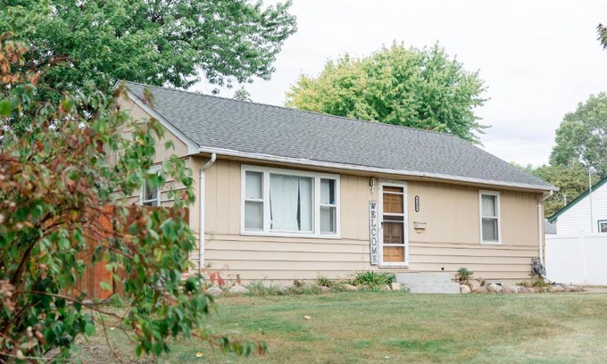 East Bloomington Villa | Dominks pad with view of Mall of America