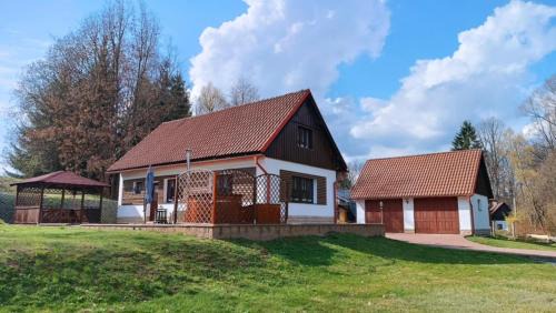 Mricna Apartment | Domov na horách - Krkonoše - horký sud, pergola, dětské hřiště - celý dům