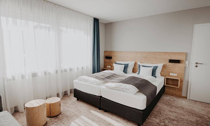 Punderich House | Doppelzimmer "peres" im "haus an der Chaussee" - Landidyll Hotel-restaurant "zur Marienburg"