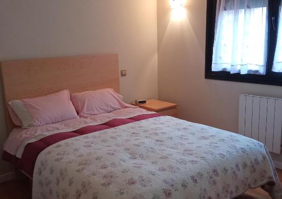 Leon Bed & Breakfast | Dormitorio con baño privado y desayuno