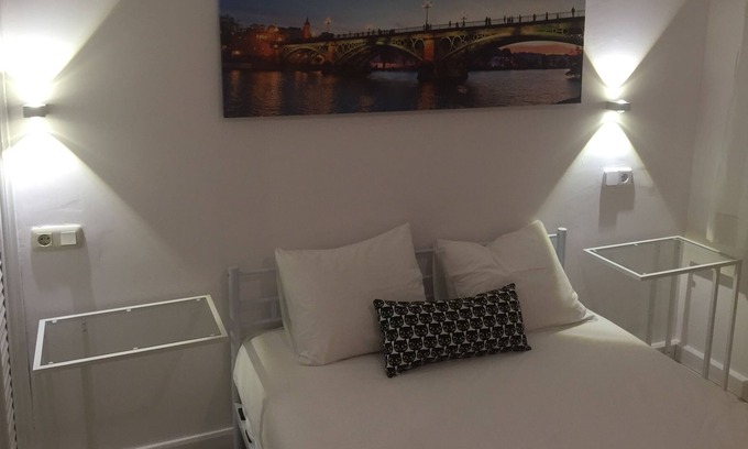 Valencina de la Concepcion Apartment | Double room with bathroom 4. In 2-bedroom apartment