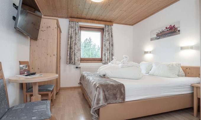 Scheffau am Wilden Kaiser Bed & Breakfast | Double room 7, shower, WC, from 4 nights half board - Berggasthof Bärnstatt