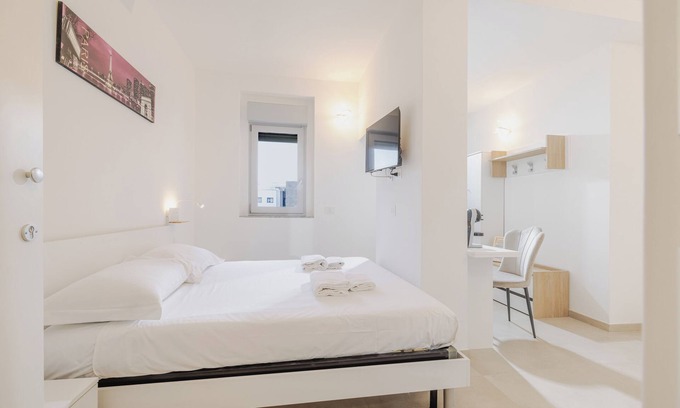 Trezzano sul Naviglio Apartment | Double bed and sofa bed with private bathroom 3-4 people - 20 minutes from Milan