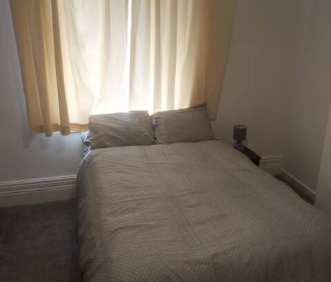 Burnley House | Double-bed (E1) close to Burnley city centre