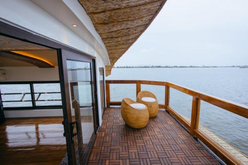 Alappuzha Boat Rental | Double Decker Houseboat