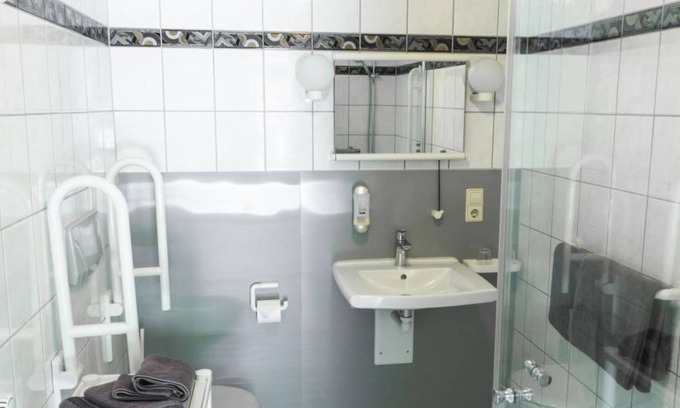 Wintrich Bed & Breakfast | Double room-EG (wheelchair accessible) - Ferienweingut Matthiashof