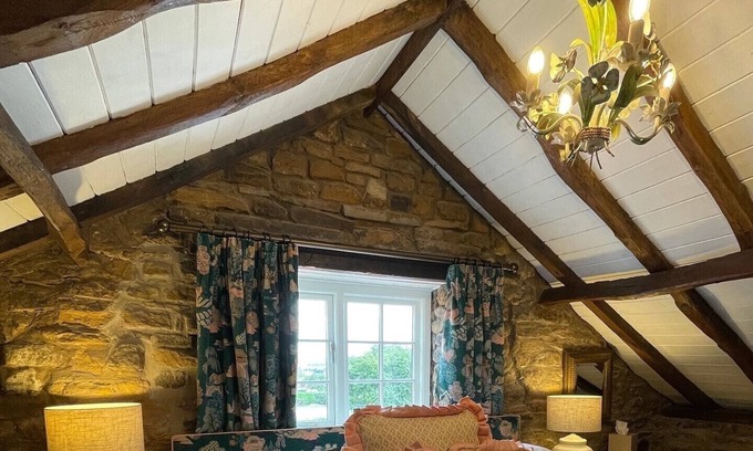 Crayke House | Double room-Ensuite with Shower-Blue