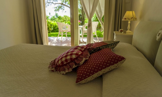 San Teodoro Apartment | Double room nestled in the quite of a green garden.