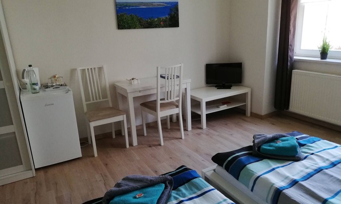 Mucheln House | Double room-Private Bathroom-Classic-Street View