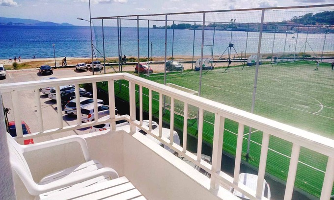 Cangas Apartment | Double room with bathroom and terrace