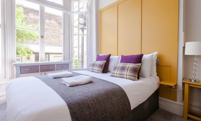 Cambridge City Centre House | Double room with single futon sofa bed