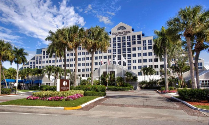 Deerfield Beach Hotel | DoubleTree by Hilton Hotel Deerfield Beach Boca Raton