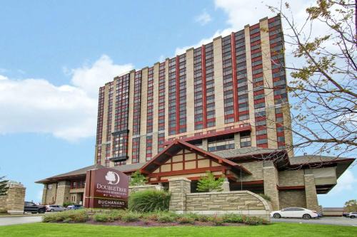 Fallsview Resort | DoubleTree Fallsview Resort & Spa by Hilton - Niagara Falls