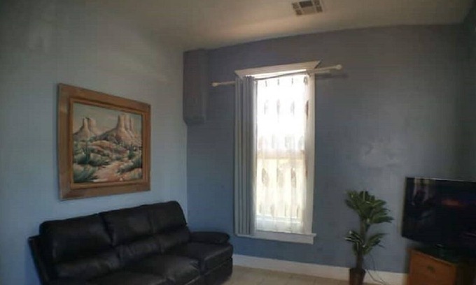 Roosevelt Apartment | Downtown 9 Street 2 Bedroom Apartment