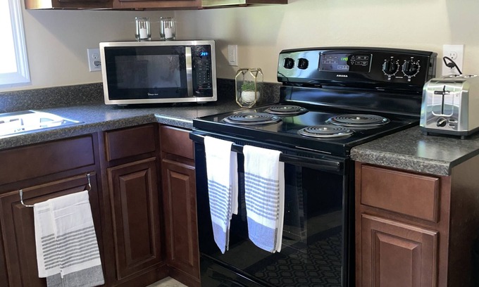 Pettaway Apartment | Downtown apartment with free parking