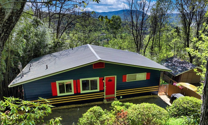 Kenilworth Ski Chalet | Downtown Asheville - Zurich Swiss MNT Chalet #9B/Low Cost Uber