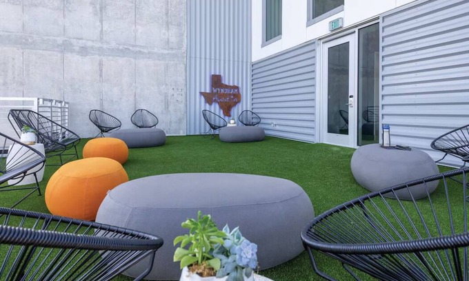 West End Hotel | Downtown Austin Resort with Rooftop Pool!