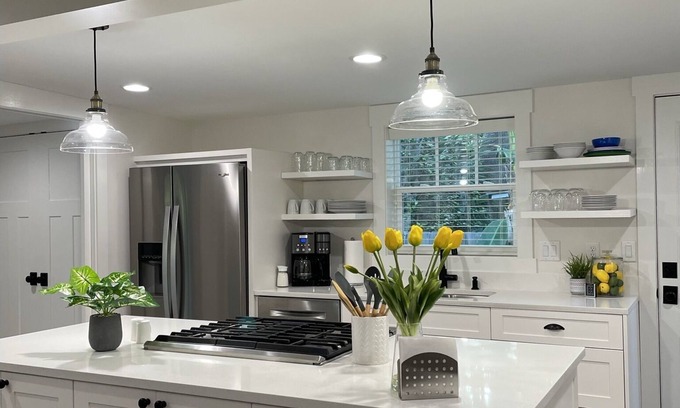 Brunswick House | Downtown Bungalow close to Jekyll & Saint Simons Island