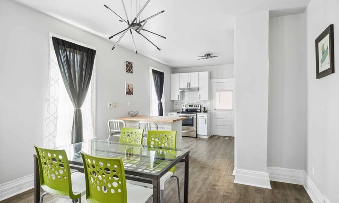 Mexicantown - Southwest Detroit Cottage | Downtown Detroit Gem 3 Bedrooms & Culture!