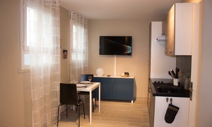 Fontainebleau Apartment | Downtown Fontainebleau 10 minutes from the Chateau