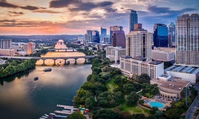 Red River Cultural District Apartment | Downtown Gem Large Apt by 6th St