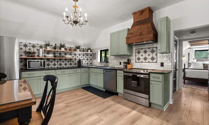 Holly Apartment | Downtown Holly 2 Bed 2 Bath Newly Renovated Second Story Unit!