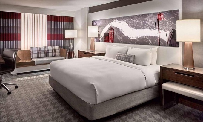 Center City West Resort | Downtown Hotel Near Fairmount Park! Pet-Friendly Unit, Outdoor Pool!