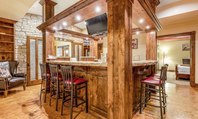 Jackson Hole Hotel | Downtown Jackson - 1 Bedroom Hospitality Suite