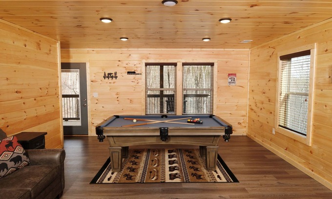Pigeon Forge Cabin | Downtown Lights View-Convenient to Main Parkway-Mountain Views