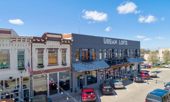 Perryville Apartment | Downtown Loft Amazing Bath Tub & Shower #9