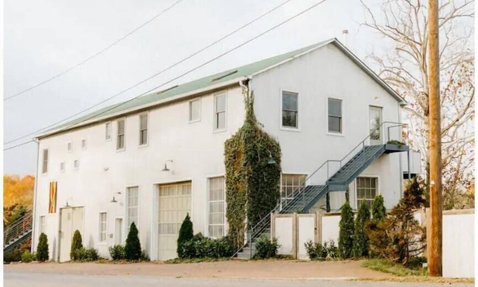 Cookeville House | Downtown Luxe Modern Home