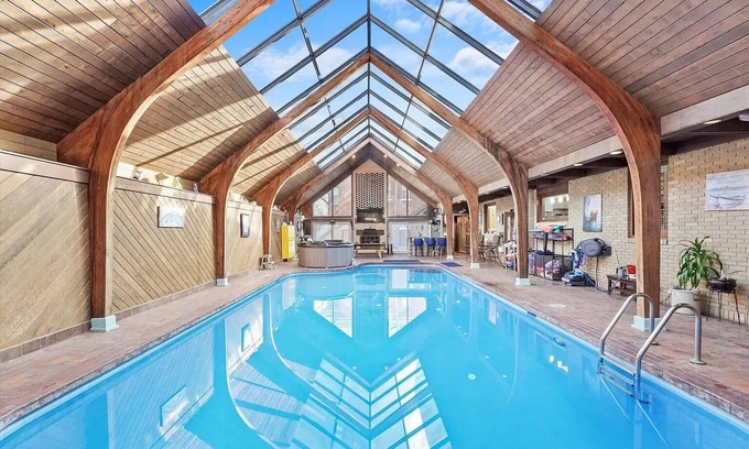 Ottawa House | Downtown Ottawa Retreat: Sleeps 15, Heated Indoor Pool, Hot Tub, Sauna, 5BR/4BA